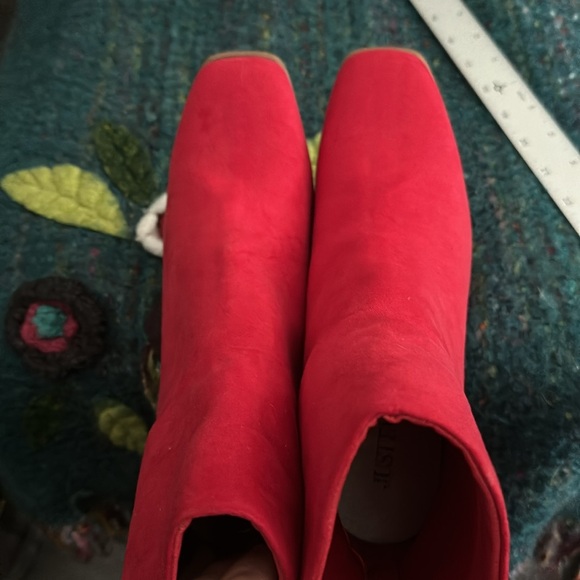 red suede~ish ankle boots. 4in heel - Picture 3 of 4
